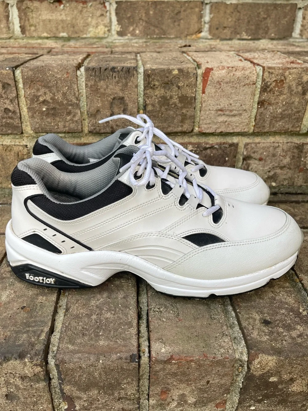 FootJoy Men’s Golf Shoes Size 10 White Black Spiked Leather 45428
